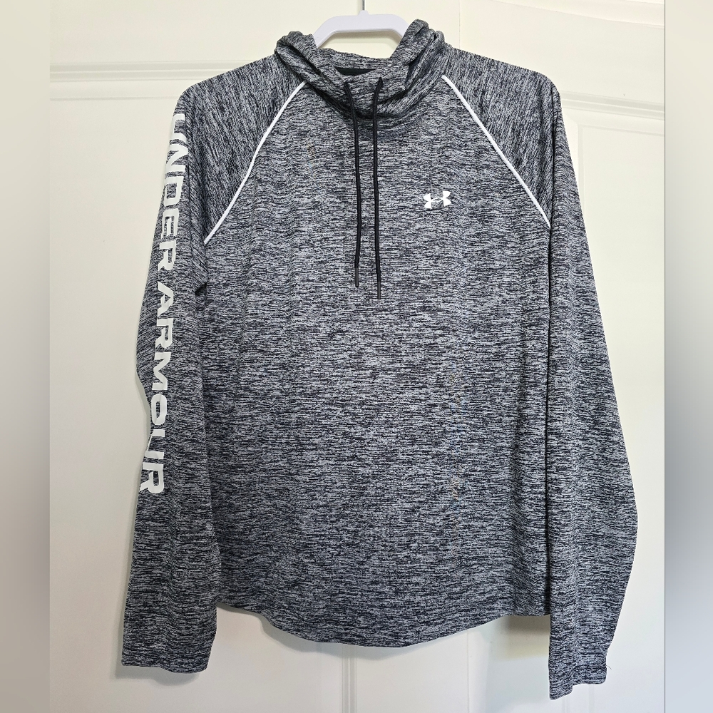 Women's like new Under Armour hoodie